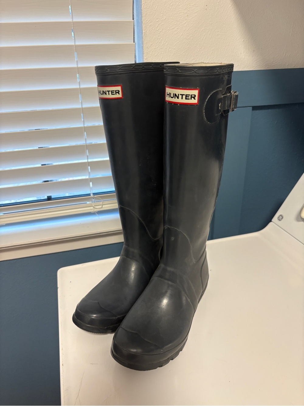 Hunter Men's Tall Black Rubber Rain Boots with Logo Plaque